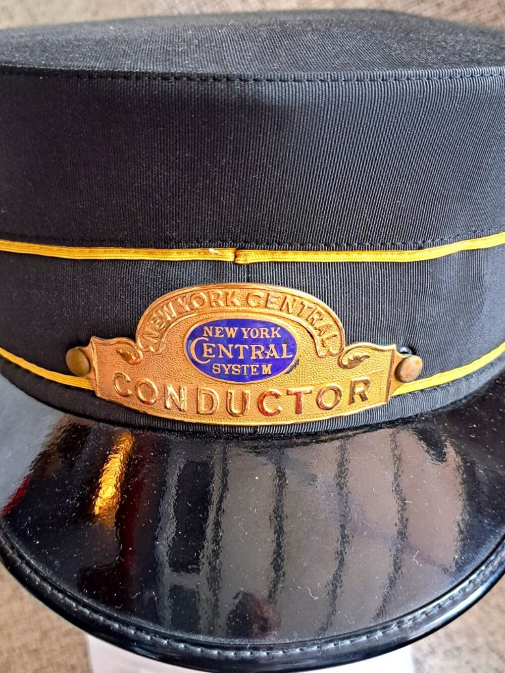 VERY RARE NEW YORK CENTRAL SYSTEM RAILROAD CONDUCTOR HAT W ORIGINAL BRASS BADGE